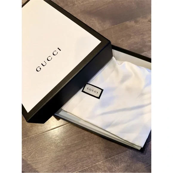 NIB Gucci GG Marmont Vertical Phone Bag - Red Matelassé Leather Full Inclusion - Picture 5 of 13